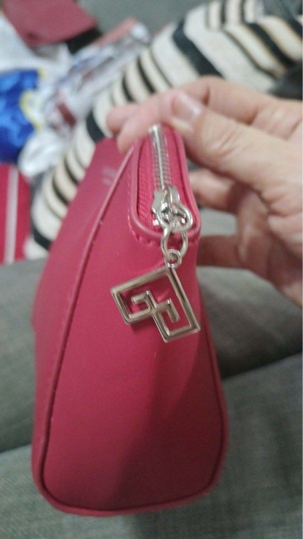 Givenchy Parfums Cosmetic Pouch (Category: Luxury Bags & Wallets) located in Quezon City. Submitted by machristin03081 (Listing ID 1430773760, Image 3). Description: - Authentic Givenchy Parfums cosmetic pouch in a vibrant red color. - no box 📍tomas morato qc.