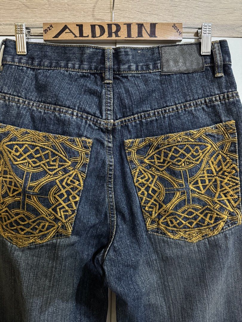 G-Unit Denim Co. Jeans Size 32 (Category: Jeans) located in Cavite. Submitted by aldrindela40142 (Listing ID 1430658878, Image 3). Description: G-Unit Denim Co. jeans in size 32. Features a dark wash with decorative stitching on the back pockets. The jeans have a button closure with the G-Unit logo. Made from heavy-weight raw materials. The jeans have a classic five-pocket design and a relaxed fit..