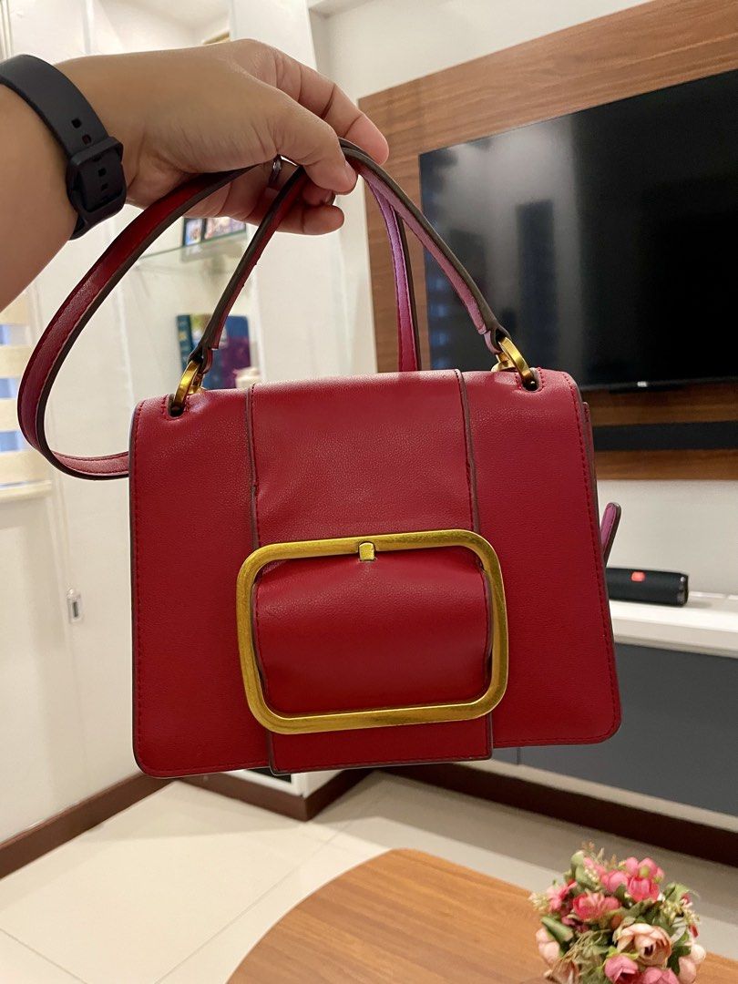 HAVVMOON Red Handbag with Gold Buckle (Category: Luxury Bags & Wallets) located in Paranaque City. Submitted by ol.authentic.ph (Listing ID 1430636445, Image 1). Description: 100% Original Havmoon. Genuine Leather in Excellent Condition. Classy Red Day to Night Bag. Front and Back Flap Magnetic lock. Perfect Gold-tone Hardware Condition. Crossbody Strap, 101% Prisitine. Suede inside. Scratch proof. ** Message me. I can slightly negotiate. Preferr