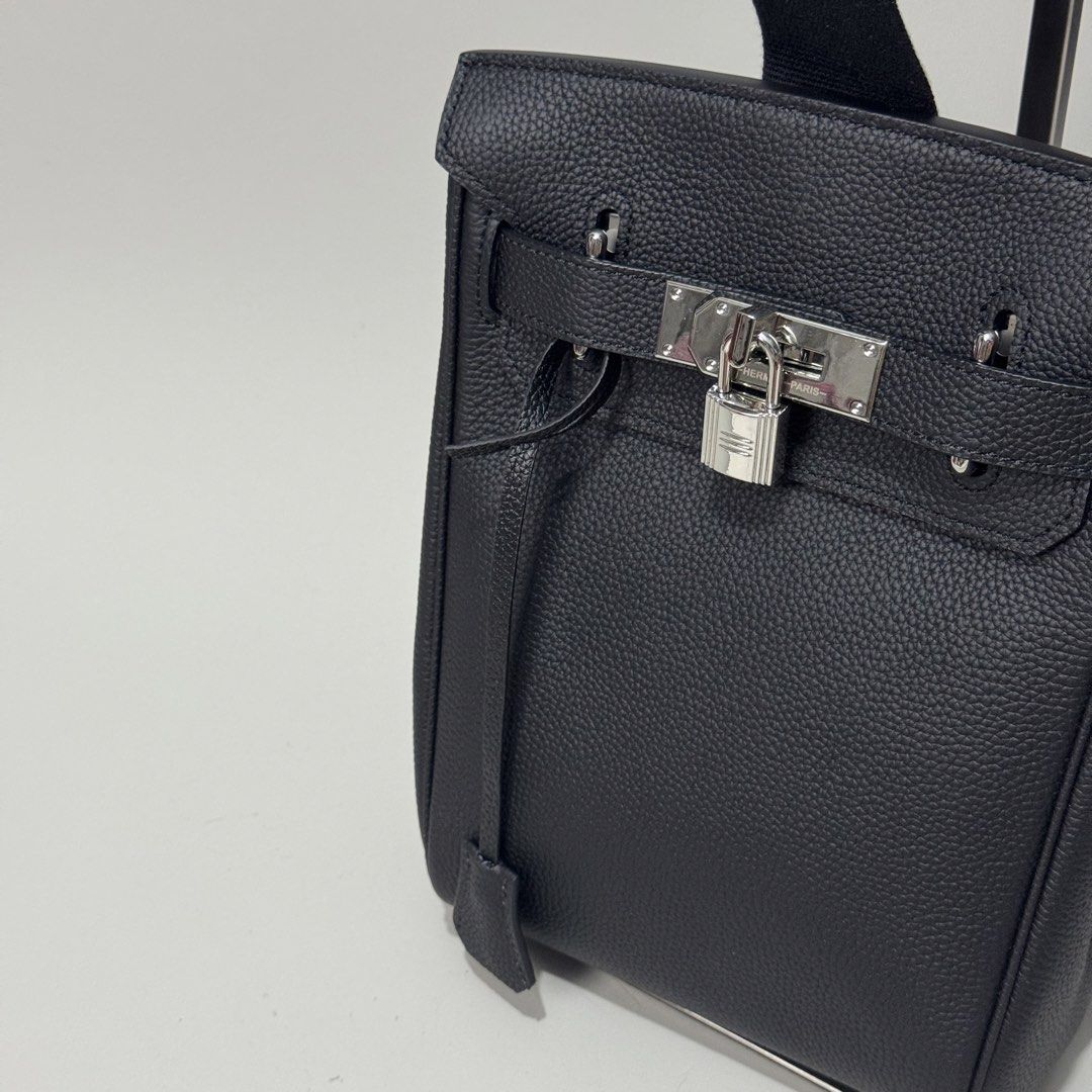 Hermes Kelly Backpack Black (Category: Luxury Bags & Wallets) located in Dagupan City. Submitted by thriftygoods.dagupan (Listing ID 1430665138, Image 2). Description: Good as new .