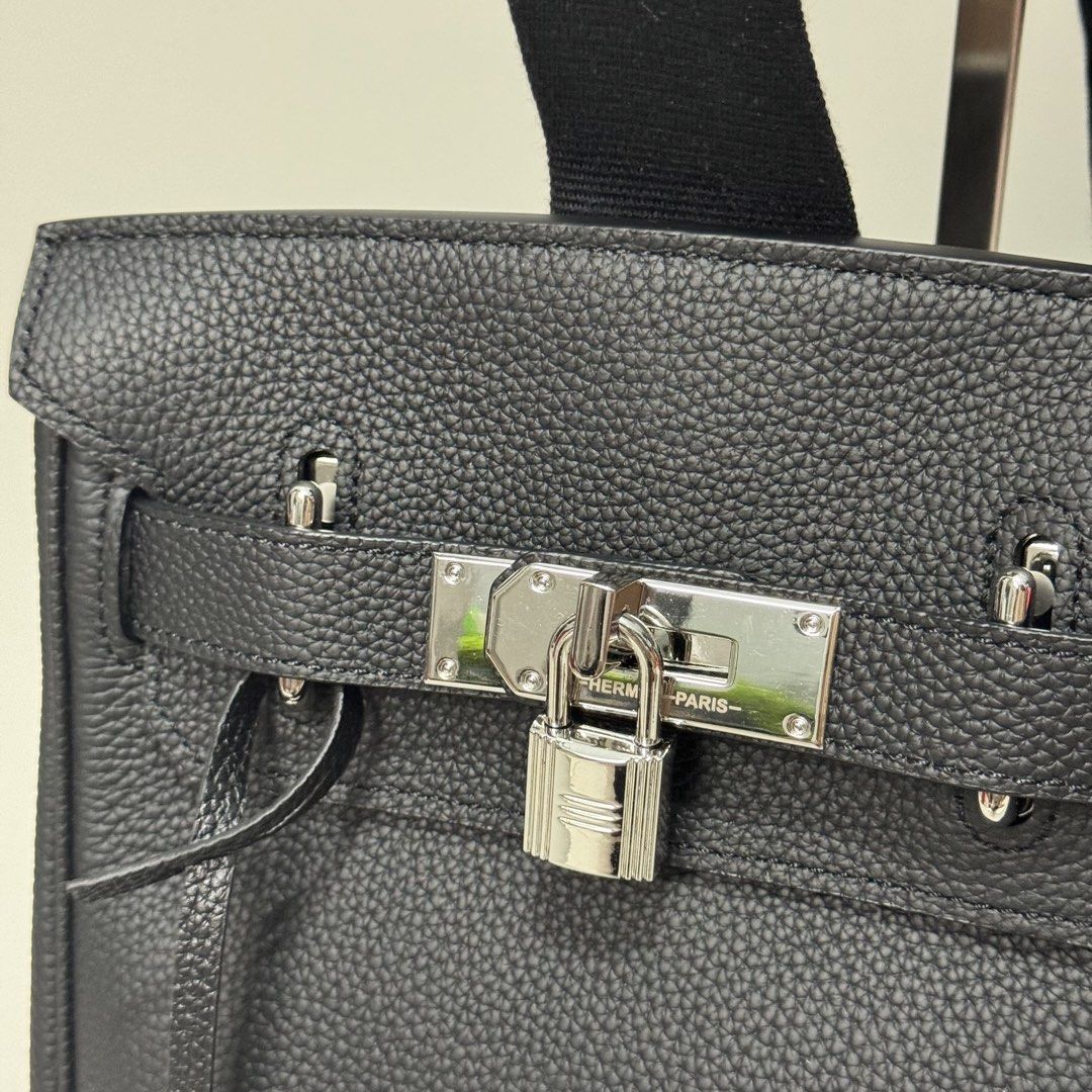 Hermes Kelly Backpack Black (Category: Luxury Bags & Wallets) located in Dagupan City. Submitted by thriftygoods.dagupan (Listing ID 1430665138, Image 3). Description: Good as new .