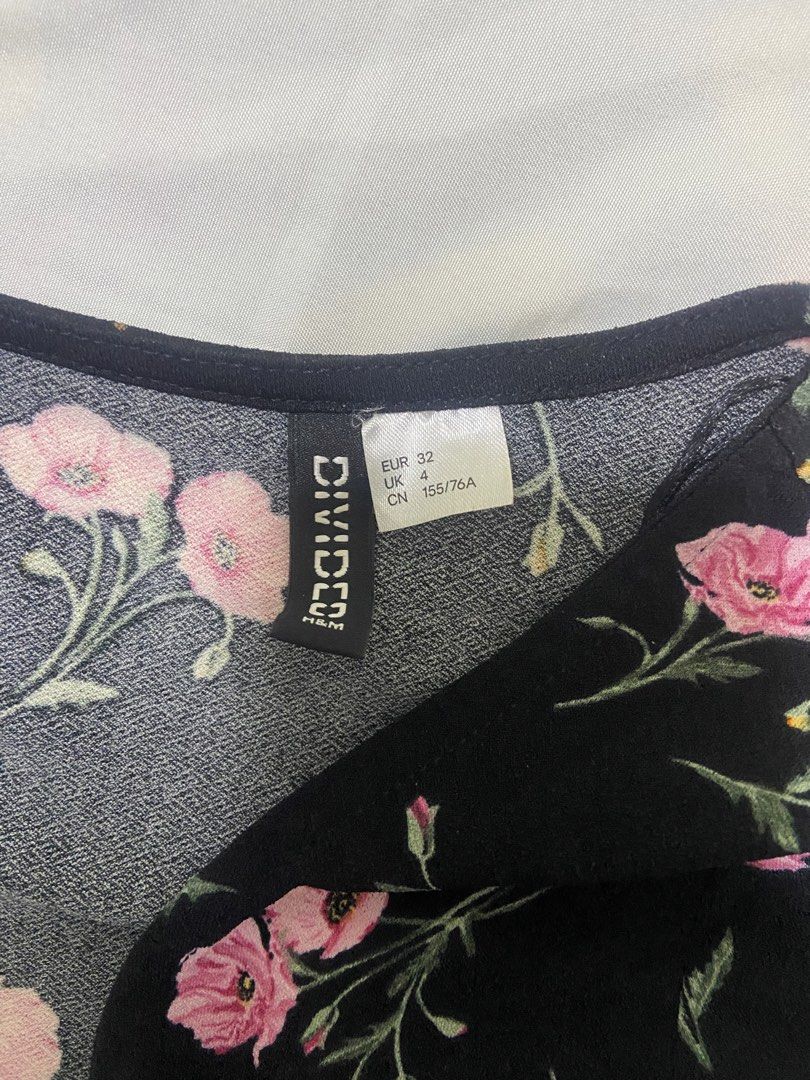 H&M Divided Floral Wrap Dress (Category: Dresses) located in Manila. Submitted by gavemeroses (Listing ID 1430724100, Image 2). Description: was given as a gift, not worn yet.