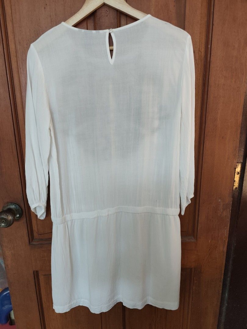 H&M Embroidered White Dress (Category: Dresses) located in Davao. Submitted by znithcloset (Listing ID 1430602636, Image 2). Description: Bust 40" Lenght 34".