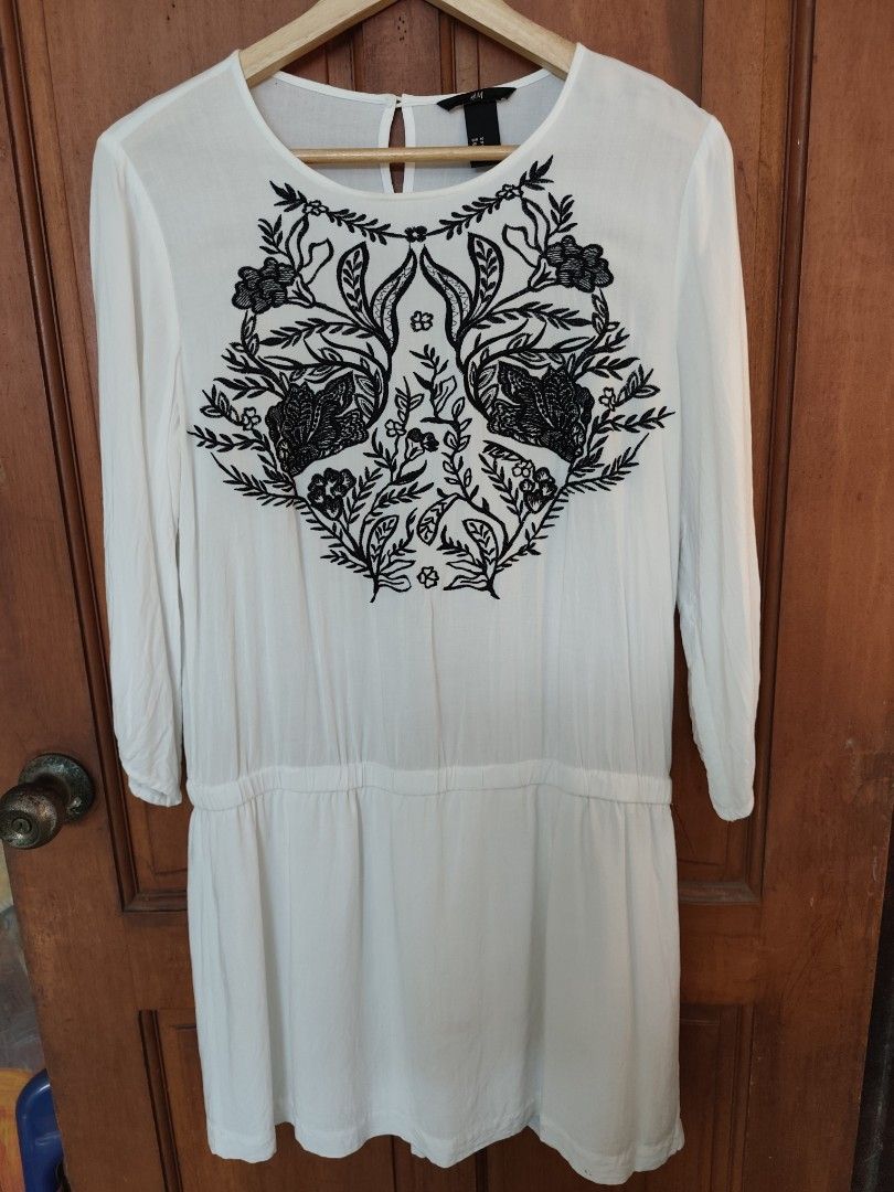 H&M Embroidered White Dress (Category: Dresses) located in Davao. Submitted by znithcloset (Listing ID 1430602636, Image 1). Description: Bust 40" Lenght 34".