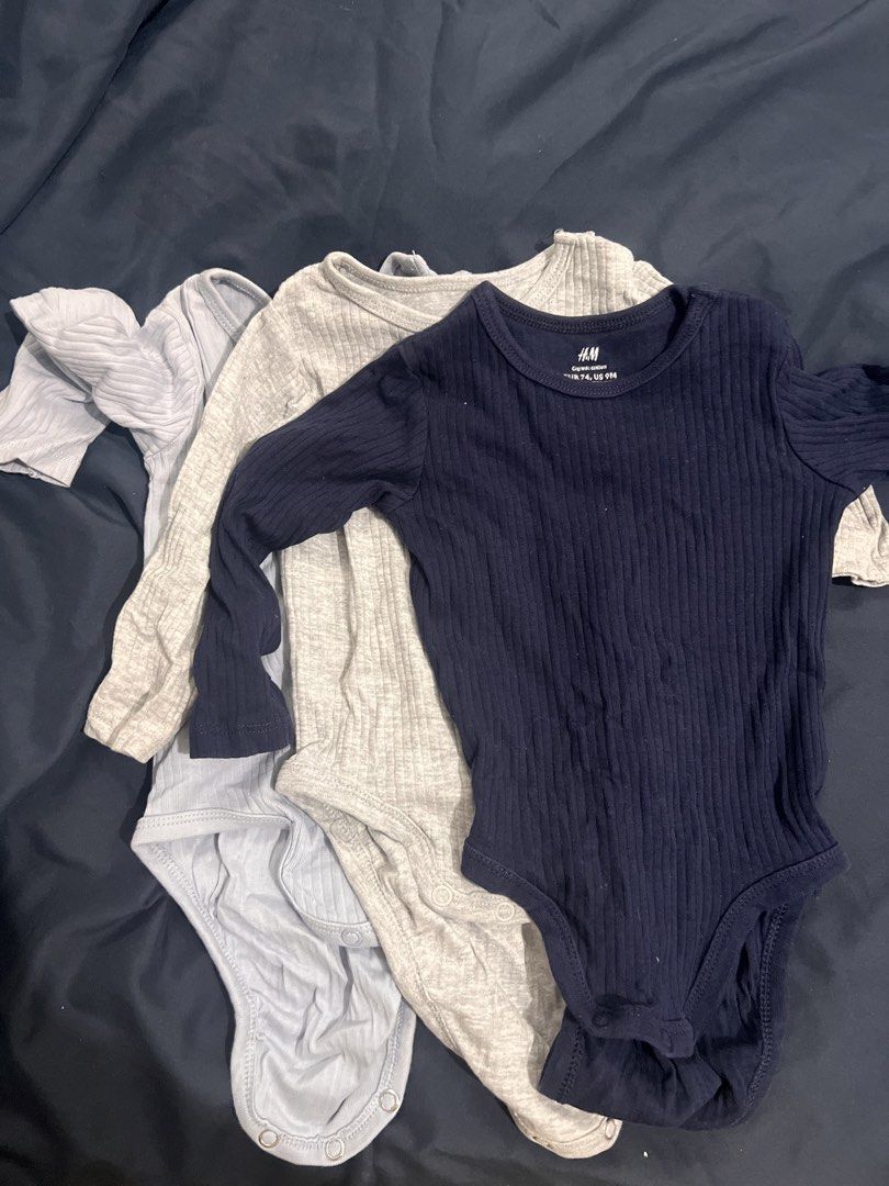 H&M Long-Sleeve Bodysuits - 3 Pieces (Category: Babies & Kids Fashion) located in Marikina City. Submitted by itsjaneee (Listing ID 1430727685, Image 2). Description: H&M Baby Long-Sleeve Onesies 6-9 months Like new 3pcs.