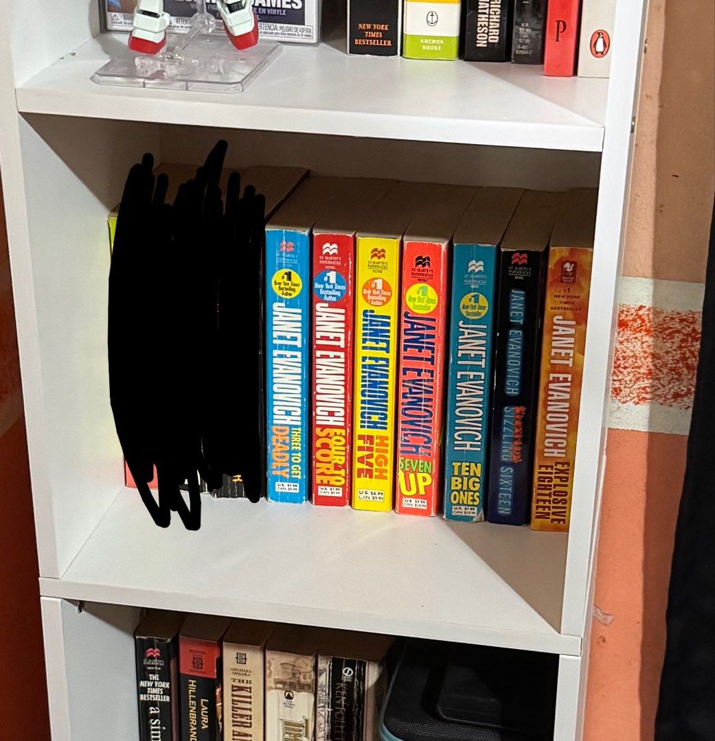 Janet Evanovich Book Set (Stephanie Plum Series) (Category: Storybooks) located in Manila. Submitted by pattjdc (Listing ID 1430745381, Image 1). Description: Hello! I am selling 7 of my Janet Evanovich's Stephanie Plum series books for only P210 (take all). The books are preloved and well-used so please expect some flaws on the covers and yellowing of the pages. The 7 included books are: Three to Get Deadly Four to Score High Five Seven Up Ten B