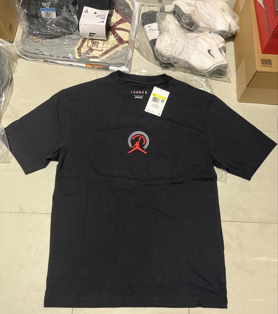 Jordan Men’s Graphic T-Shirt (Category: Tshirts & Polo Shirts ) located in Manila. Submitted by mac2foolz (Listing ID 1430722326, Image 2). Description: ❌WTS/LFB .SALE. Below SRP! 🔥 Jordan Men’s Graphic T-Shirt Color: Black/Infrared 23 - Size: SMall ✅ Our Price: ₱995 ❌ Retail Price: $40 ✔️ Brandnew 💯Authentic ✔️ Unli Lc and Vouch Ship via LBC, Lalamove , Jnt , Jrs 🚛🛵📦 Shipped Nationwide 📨📨📨 Pm me for more pic. and inquiries 🤝🤝🤝 MeetUp 