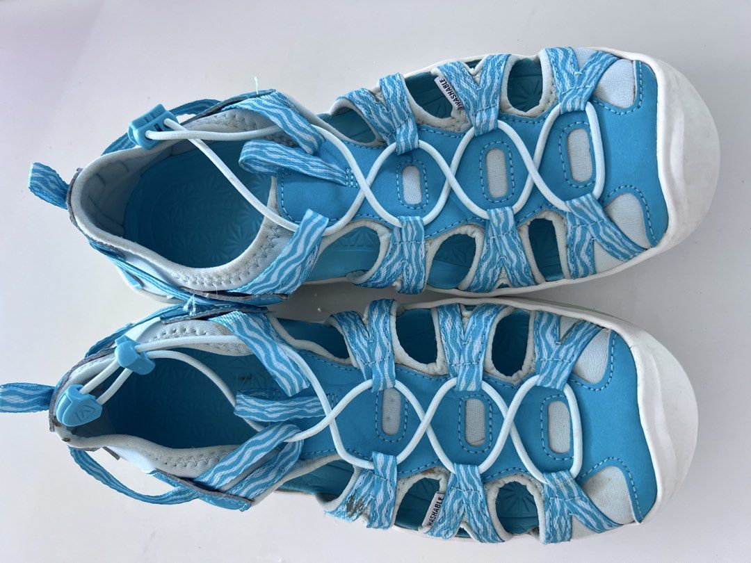 Keen sandals (Category: Babies & Kids Fashion) located in Singapore. Submitted by lilycalum (Listing ID 1430622264, Image 1). Description: Keen MOXIE YOUTH UNISEX - Walking sandals - waterfall/blue glass Wear once brought to small for my daughter. Or postage paid by buyer Meet up in Kovan NEX Serangoon .