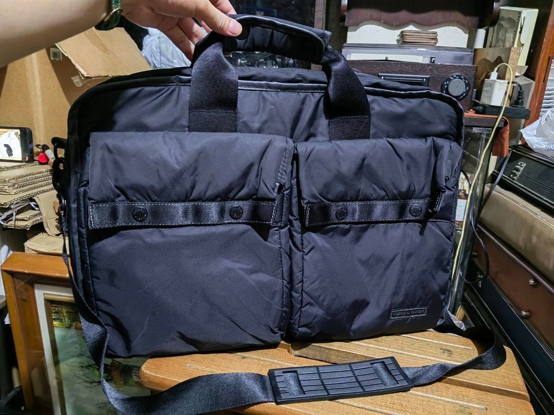 Laptop Bag - Lightweight (Category: Laptop Bags & Sleeves) located in Cebu City. Submitted by dudes_villanueva (Listing ID 1430721443, Image 3). Description: Lightweight Laptop Bag In excellent condition Brand: Lightio by ELECOM Measurement: L18xW3.5xH12.5 inches.