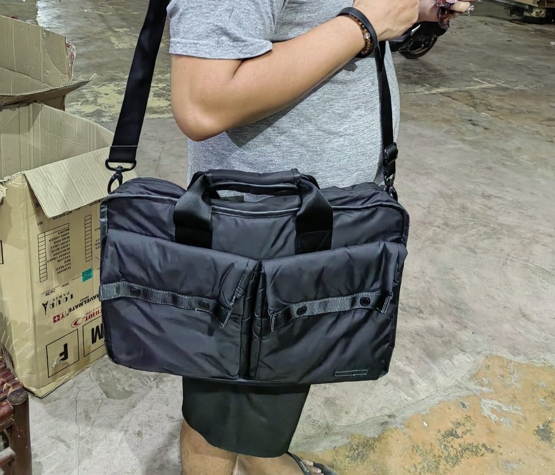 Laptop Bag - Lightweight (Category: Laptop Bags & Sleeves) located in Cebu City. Submitted by dudes_villanueva (Listing ID 1430721443, Image 2). Description: Lightweight Laptop Bag In excellent condition Brand: Lightio by ELECOM Measurement: L18xW3.5xH12.5 inches.