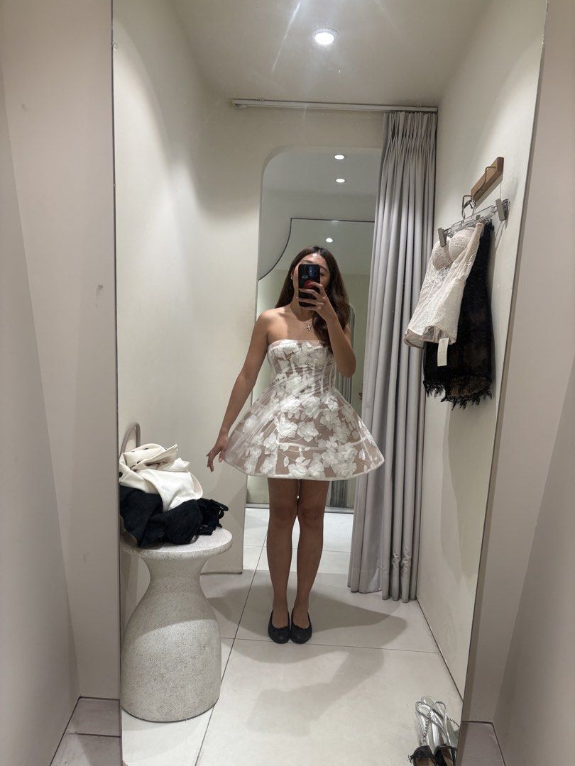 Leger White corset dress (Category: Dresses) located in Makati City. Submitted by pattyb1 (Listing ID 1430702445, Image 1). Description: Bought in Vietnam for P5000 Never worn Perfect for pre nup / after party dress.