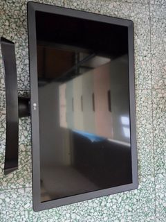 LG Smart TV 24"