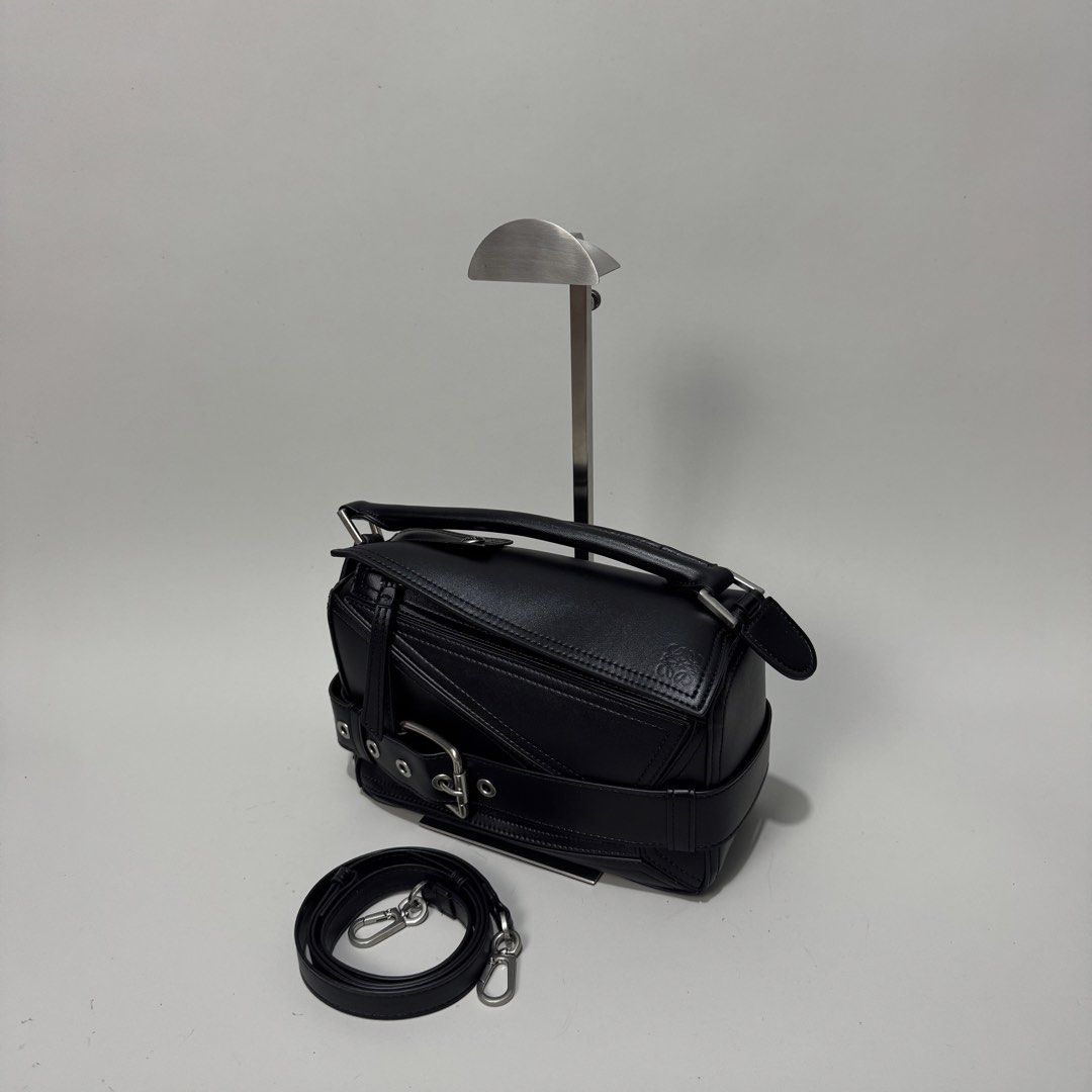 Loewe Puzzle Bag Black (Category: Luxury Bags & Wallets) located in Dagupan City. Submitted by thriftygoods.dagupan (Listing ID 1430665475, Image 1). Description: Authentic puzzle bag with sling and dust bag Good as new .