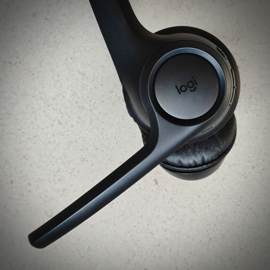 Logitech zone 300 Wireless Bluetooth Headphones420413654098913282