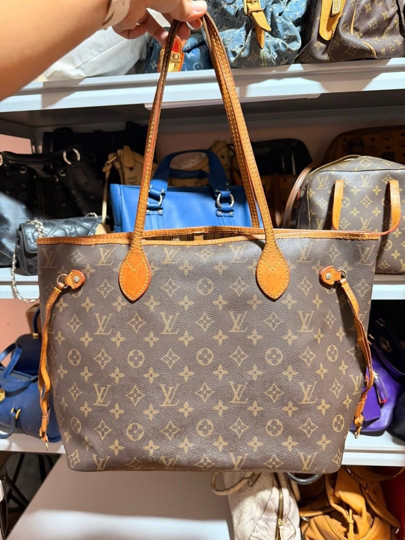 Louis Vuitton Neverfull MM Tote Bag (Category: Luxury Bags & Wallets) located in Quezon City. Submitted by spikesforhope (Listing ID 1430725710, Image 1). Description: - Authentic Louis Vuitton Neverfull MM. - Classic Monogram canvas. - Iconic LV pattern. - Leather handles and trim. - Spacious interior. - Drawstring closure. - Perfect for everyday use. - Stylish and practical..