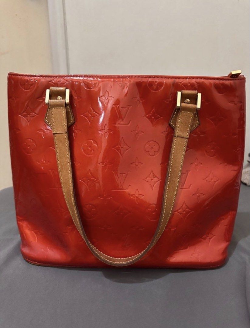 Louis Vuitton Vernis Tote Bag (Category: Luxury Bags & Wallets) located in Manila. Submitted by klowibaby (Listing ID 1430660703, Image 2). Description: Dm .