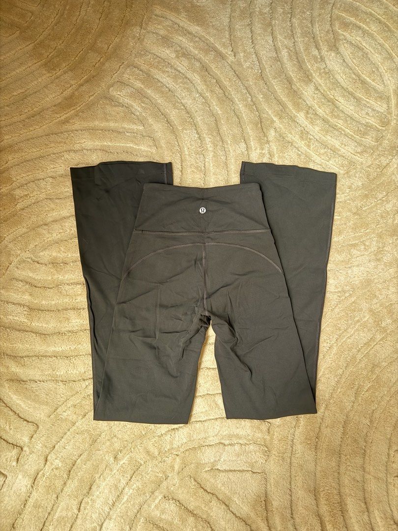 Lululemon Groove Flare Pants (Category: Activewear) located in Valenzuela. Submitted by solanaph (Listing ID 1430663990, Image 3). Description: Almost bnew.