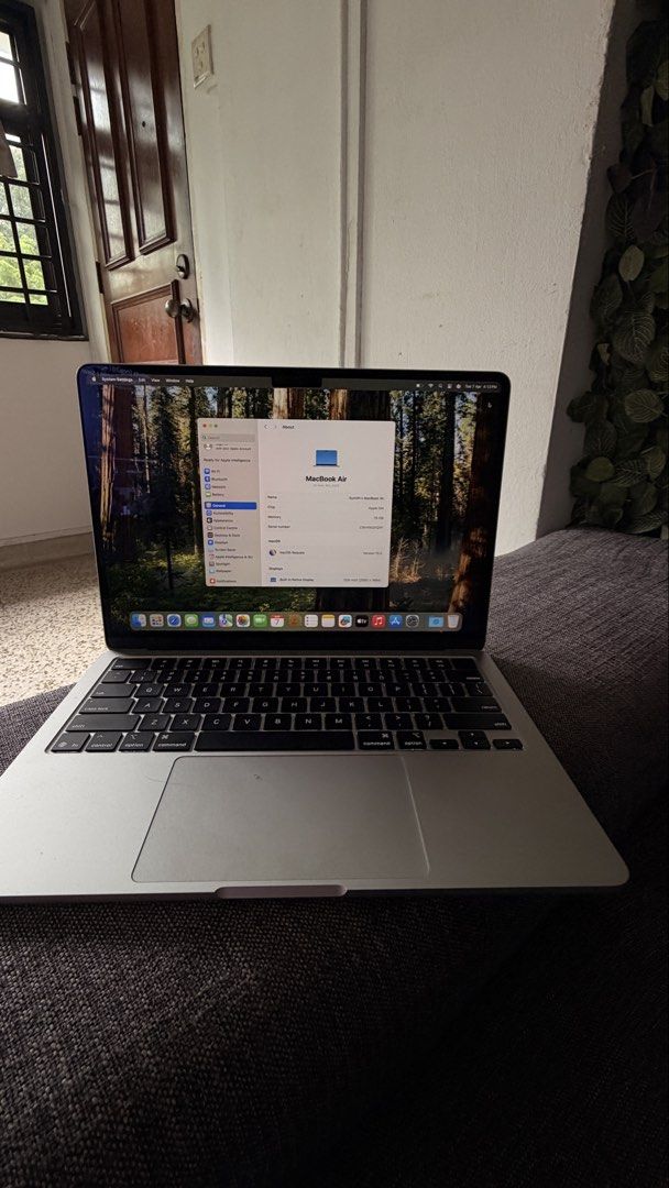 MacBook Air 13 inches. M4 )2025