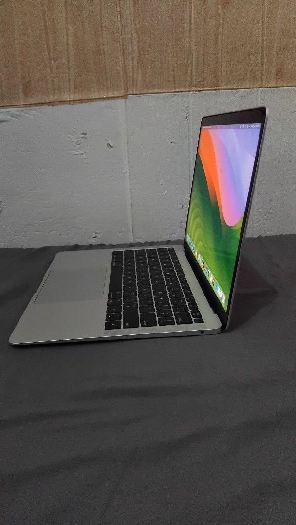 MacBook Air 2018 (Category: Laptops & Notebooks) located in Manila. Submitted by najebmaminta.02 (Listing ID 1430642943, Image 3). Description: For Sale MacBook Air 2018 Memory 8GB-128GB MacOS Sonoma Version 14.8 Display 13.3inch Model Information: - Serial Number: D86923205YNJ83KAE - Manufacturer: SMP - Device Name: bq20z451 - Pack Lot Code: 0 - PCB Lot Code: 0 - Firmware Version: 1002 - Hardware Revision: 1 - Cell Revision: 1842 Charge Informat