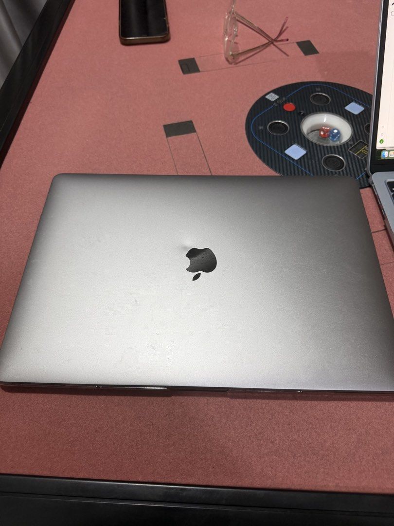 MacBook Pro 15-inch (2018)420572024790077441