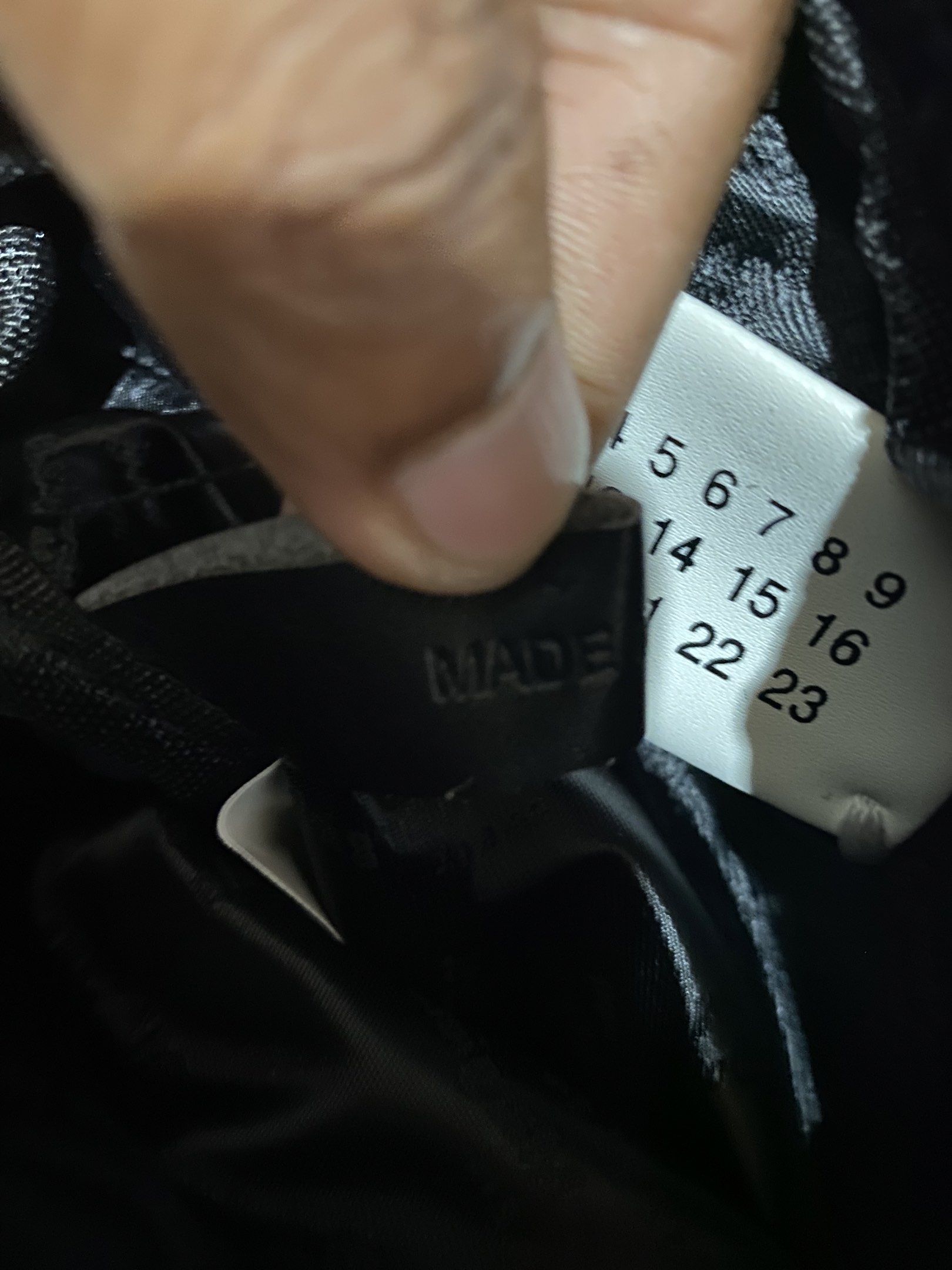 Maison Margiela (Category: Luxury Bags & Wallets) located in Tagum. Submitted by thriftedjon (Listing ID 1430630056, Image 3). Description: Maison Margiela Cross Body Bag Made in Italy Good as new Excellent condition .
