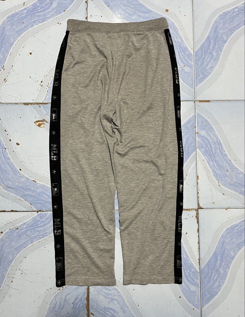 MLB Gray Sweatpants with Side MLB logo (Category: Joggers) located in Pasay City. Submitted by chokmvn (Listing ID 1430720223, Image 2). Description: MLB Jogger Gray Sweat Pants Size 32 • 8/10 Condi • Size 32 Stretchable Waist • Issue: minor stains and slight himulmol only but not visible • Dm for more info 400+sf only Loc: Pasay.