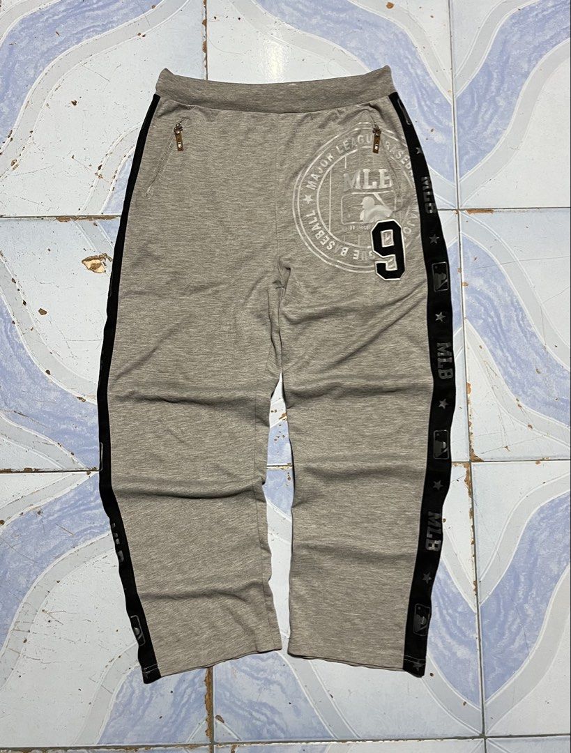MLB Gray Sweatpants with Side MLB logo (Category: Joggers) located in Pasay City. Submitted by chokmvn (Listing ID 1430720223, Image 1). Description: MLB Jogger Gray Sweat Pants Size 32 • 8/10 Condi • Size 32 Stretchable Waist • Issue: minor stains and slight himulmol only but not visible • Dm for more info 400+sf only Loc: Pasay.