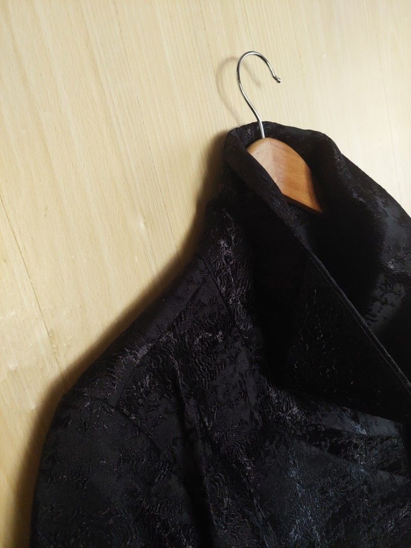 Mossimo Black Textured Cropped Funnel Neck Blazer (Category: Coats, Jackets and Outerwear) located in Bacoor. Submitted by stingray13 (Listing ID 1430700697, Image 2). Description: Item posted is pre-loved. Kindly manage your expectations. Pre-loved Mossimo Black Textured Cropped Funnel Blazer Size : Large (Fits Medium to Petite Large) Php 690.00 For inquiries, kindly pm me. Thank you.