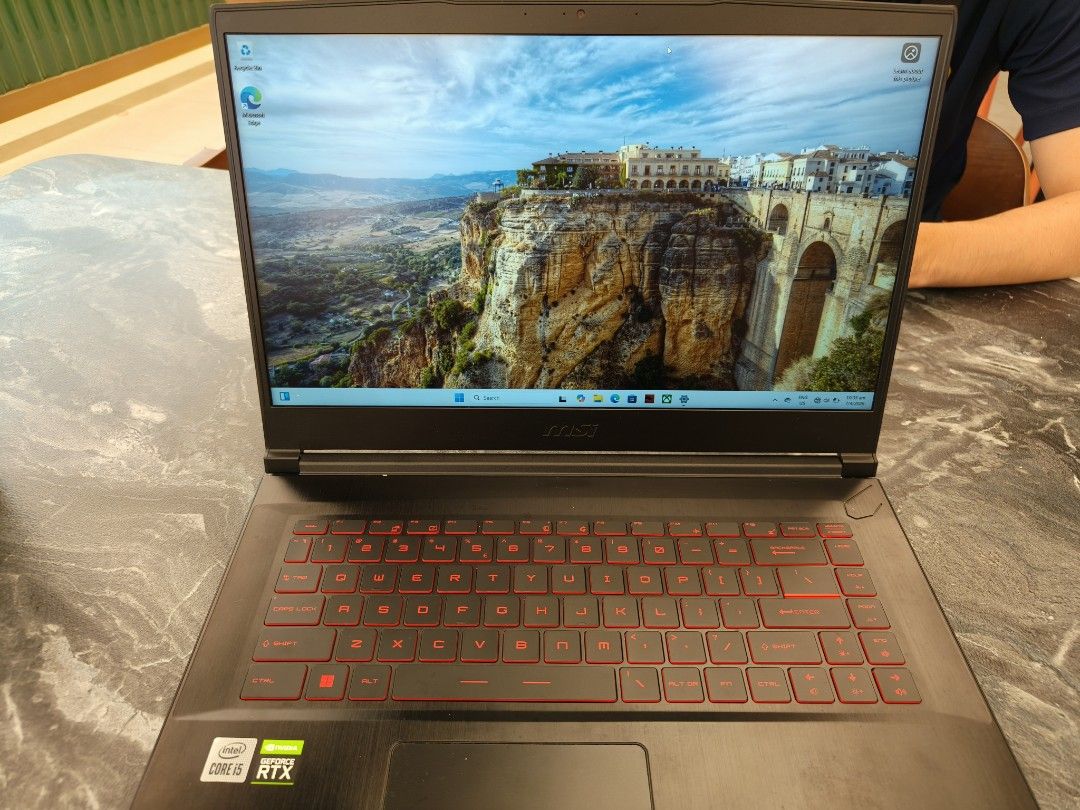 MSI Gaming Laptop - Black420572824234905600