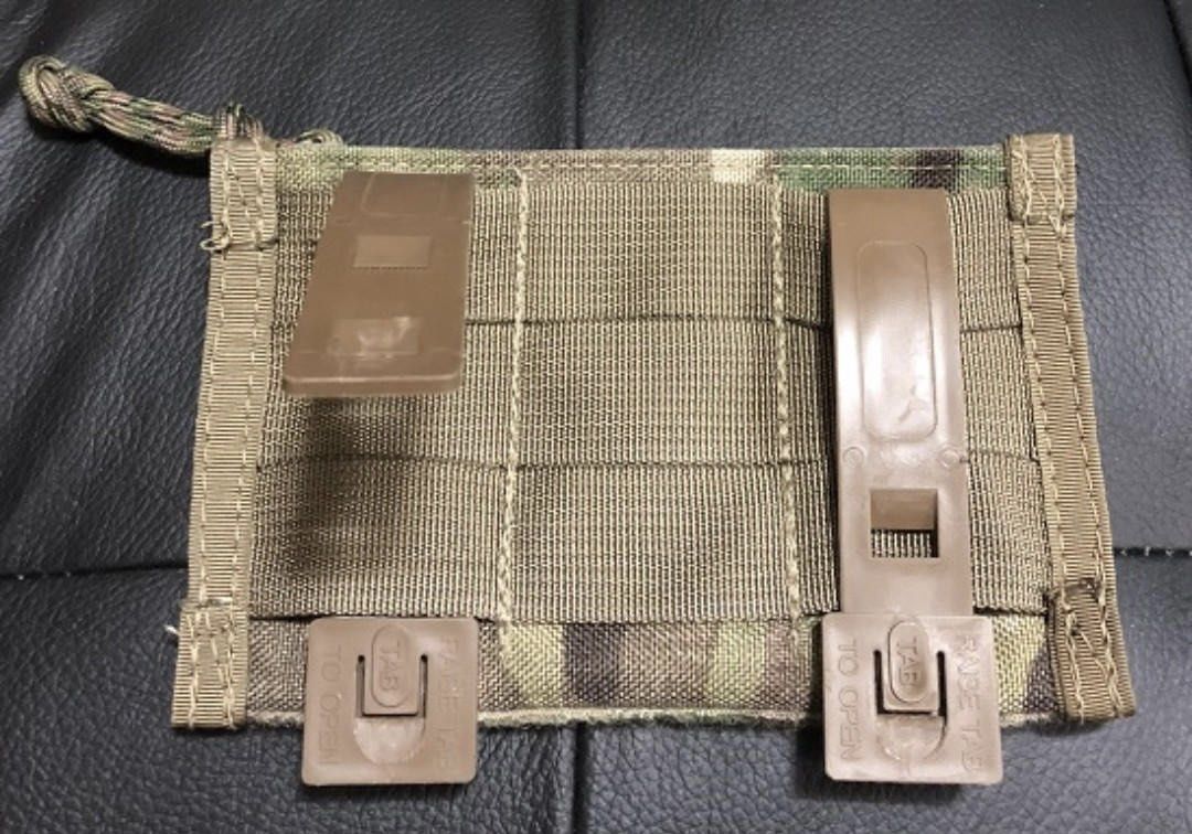 MSM Small Patch Panel MultiCam （分類：銀包、卡片套）位於 Hong Kong。 由 jethro0828 提交（商品編號 1430742160，圖片 3）。簡介： 九成絕對無穿無爛無污跡 戰術猴子出品 傳統美軍供應商Tactical Tailor生產 美國製造 薄身細袋 可以用嚟放鎖匙散紙等小物 亦令molle帶變身成魔術貼平台 換咗自製paracord拉鏈扣 用made in USA TJ paracord 連原裝MALICE clips 顏色係MultiCam 呎吋等詳情可睇 http://milspecmonkey.com/store/pouches-panels/102-msm-small-patch-panel.html Excellent condition without any stain nor damage. Product of MSM, manufactured by long time US armed forces suppli