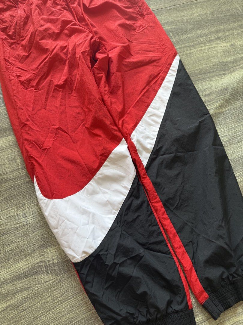 Nike Big Swoosh Woven Pants (Category: Joggers) located in Calumpit. Submitted by Essentiality (Listing ID 1430725355, Image 2). Description: Nike Big Swoosh Size Medium W - 28 L - 38 Authentic Excellent Condition 2k.