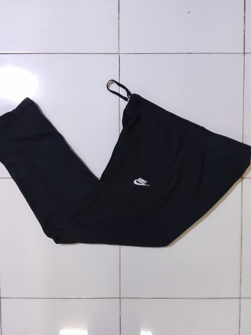 Nike Club Fleece (Category: Joggers) located in Batangas. Submitted by dre1stuff (Listing ID 1430740955, Image 1). Description: Nike Club Fleece SweatPants Free Waist! L - 40 Excellent Condition No Issue No flaw no hole Color rate: 9/10.