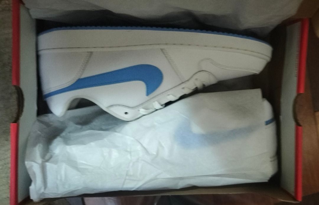 Nike Ebernon Low + Free Gift (Category: Sneakers) located in Petaling Jaya. Submitted by ernestchin (Listing ID 1408190013, Image 1). Description: Free gift: https://carousell.app.link/1fYbAmjBV6b NP: RM 295 Nike Ebernon Low - Easy to break in - Padded, low-cut collar looks sleek and feels great - Perfect for sports and everyday use - White upper with blue accents - Blue Nike swoosh - Size: US 11, UK 10, EUR 45 - Includes original box *Free Deliv
