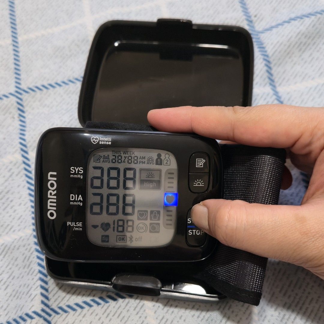 Omron Bluetooth Wrist Blood Pressure Monitor HEM-6232T (Category: Health Monitors & Weighing Scales) located in Las Pinas. Submitted by monmonish (Listing ID 1430699636, Image 3). Description: Used once or twice, trial and testing of product Complete with original box, manuals, and warranty Requires 2 “AAA" alkaline batteries 13.5 to 21.5cm Wrist Circumference RFS: Rarely used since it was supposed to be carried and used at work for checking purp