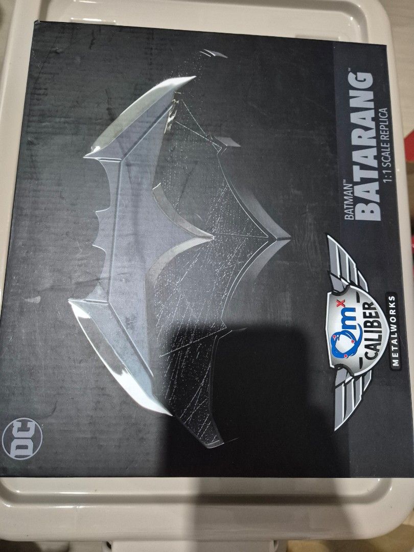 OMx Caliber Batman Batarang 1:1 Scale Replica (Category: Action & Battle Toys) located in Cabuyao City. Submitted by AR700 (Listing ID 1430697844, Image 1). Description: Batman Batarang 1:1 Replica complete with box needs cleaning pickup: bf resort, LP .