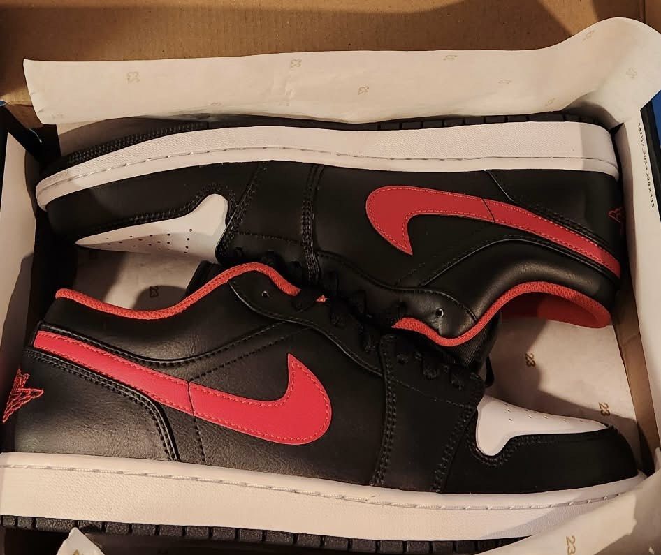 Origina Air Jordan 1 Low (Category: Sneakers) located in Quezon City. Submitted by lrmdln (Listing ID 1430609267, Image 3). Description: Used 3x only..