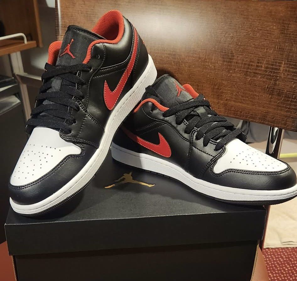 Origina Air Jordan 1 Low (Category: Sneakers) located in Quezon City. Submitted by lrmdln (Listing ID 1430609267, Image 1). Description: Used 3x only..