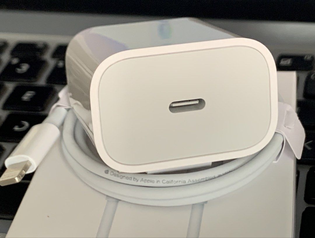 Original Apple 20W iPhone Fast Charger Adapter with lightning Cable (Category: Chargers & Cables) located in San Juan City. Submitted by ph_gadgets_hub (Listing ID 1430796369, Image 2). Description: ORIGINAL BRAND NEW LEGIT AUTHENTIC APPLE USB-C 20W 35W 40W 45W POWER ADAPTER FAST CHARGING 💯 RECOMMEND & COMPATIBLE TO ALL IOS iPhones SALE🔥 Price: ₱700 Original Apple 20W USB-C Fast Charger Adapter with USB-C To Lightning Cable (1m) w/serial number