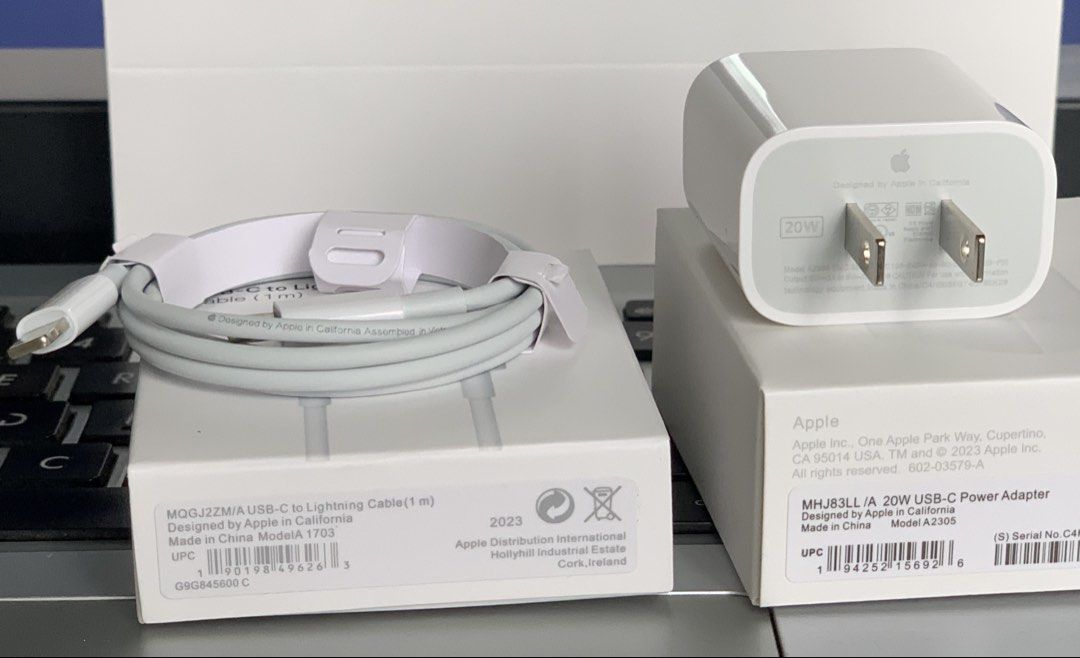 Original Apple 20W iPhone Fast Charger Adapter with lightning Cable (Category: Chargers & Cables) located in San Juan City. Submitted by ph_gadgets_hub (Listing ID 1430796369, Image 3). Description: ORIGINAL BRAND NEW LEGIT AUTHENTIC APPLE USB-C 20W 35W 40W 45W POWER ADAPTER FAST CHARGING 💯 RECOMMEND & COMPATIBLE TO ALL IOS iPhones SALE🔥 Price: ₱700 Original Apple 20W USB-C Fast Charger Adapter with USB-C To Lightning Cable (1m) w/serial number