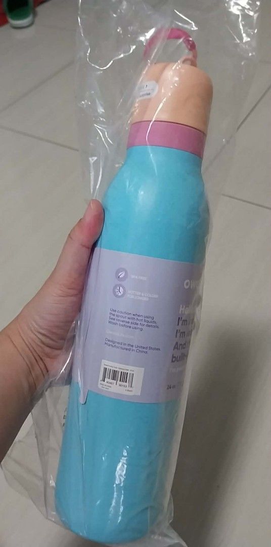 Owala Insulated Water Bottle - 24oz (Category: Water Bottles & Tumblers) located in Singapore. Submitted by ambrielmea (Listing ID 1430718545, Image 2). Description: Brand new Owala insulated water bottle. Features a built-in straw and is leak-proof. Comes in original packaging. Available in two colors: green and blue. 24oz capacity. $29.00 each.