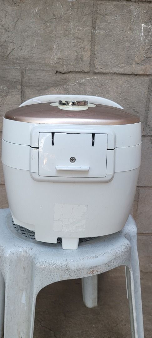 Philips Digital Rice Cooker (Category: Cookers) located in Sablan. Submitted by gongonshelley12 (Listing ID 1430634942, Image 1). Description: 👉👉999 ONLY👈👈 EXCELLENT CONDITION WORKING PERFECTLY ANG GANDA NETO ETO PO UNG MGA MATITIBAY NA RICE COOKER MABIGAT DIN PO ETO.