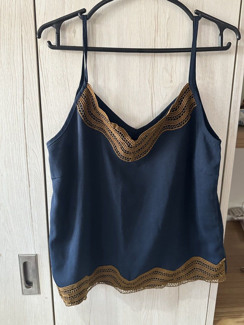 Plains and Prints Blue Sleeveless (Category: Sleeveless) located in Manila. Submitted by goddessfinds (Listing ID 1430690226, Image 1). Description: .