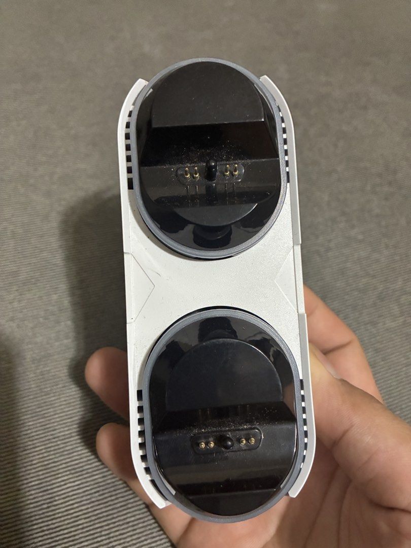 PS5 DualSense Controller Charger (Category: Controllers) located in General Mariano Alvarez. Submitted by lucian91 (Listing ID 1430599900, Image 2). Description: .