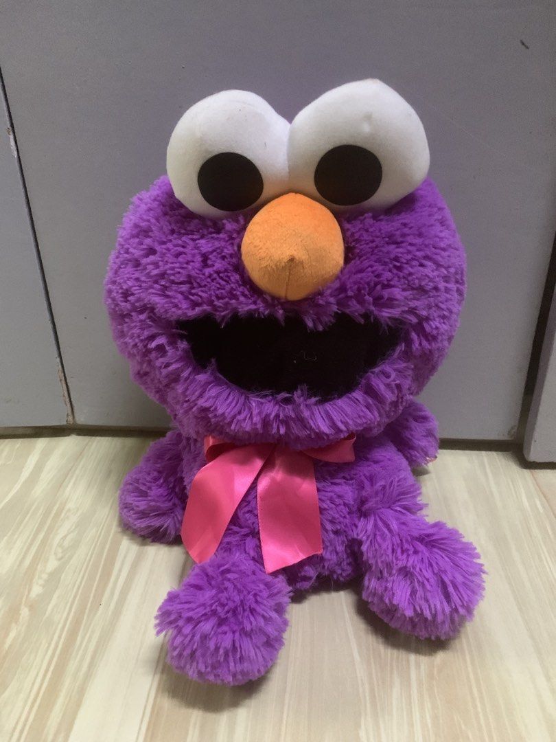 Purple Elmo Plush Toy (Category: Plushies & Soft Toys) located in Davao. Submitted by phantommaru_102910 (Listing ID 1430770576, Image 1). Description: can do nego need wash with tag.