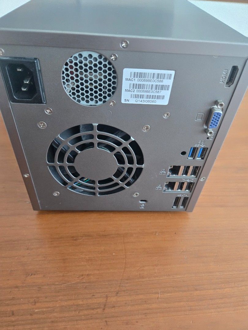 QNAP NAS Server 4 Bay475887633758300162