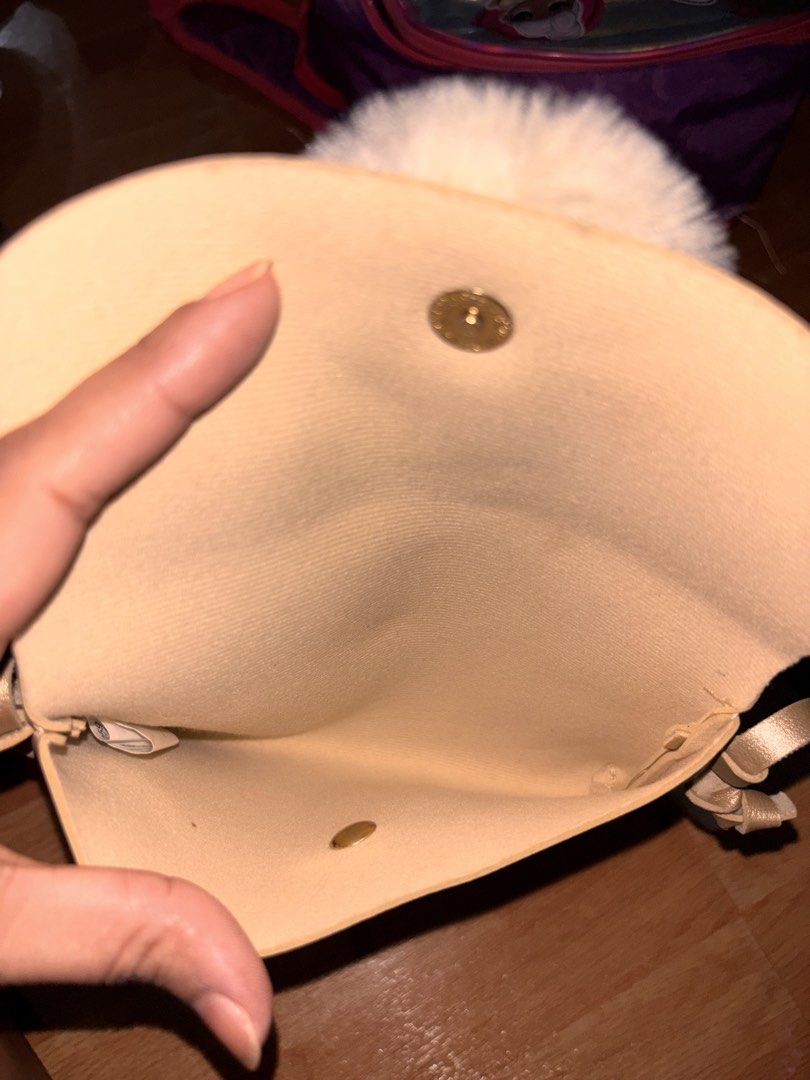 Robby rabbit sling bag (Category: Babies & Kids Fashion) located in Manila. Submitted by edzzenun (Listing ID 1430726095, Image 2). Description: .