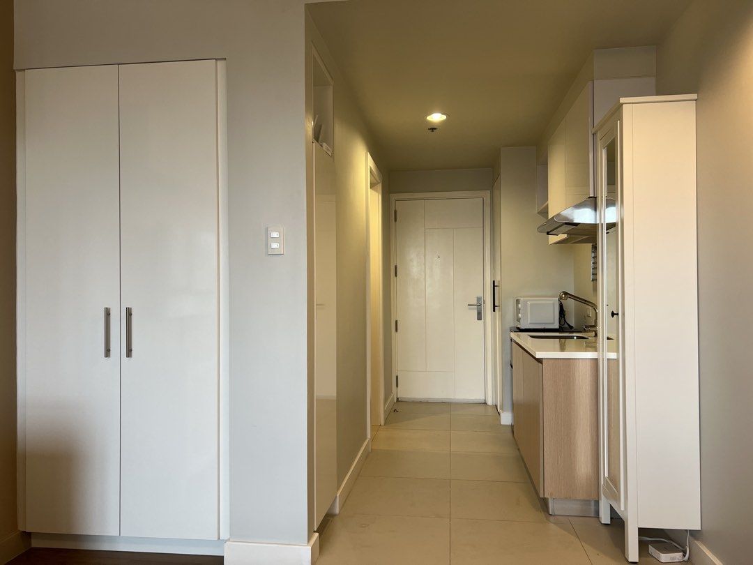 Rockwell Arton West Studio Unit for Sale (Category: Apartments & Condos) located in Quezon City. Submitted by ajmndoza (Listing ID 1430641773, Image 2). Description: Rockwell Arton West Studio Unit 27sqm 1 parking slot (basement 3) Unfurnished Pet Friendly 28th floor Negotiable.