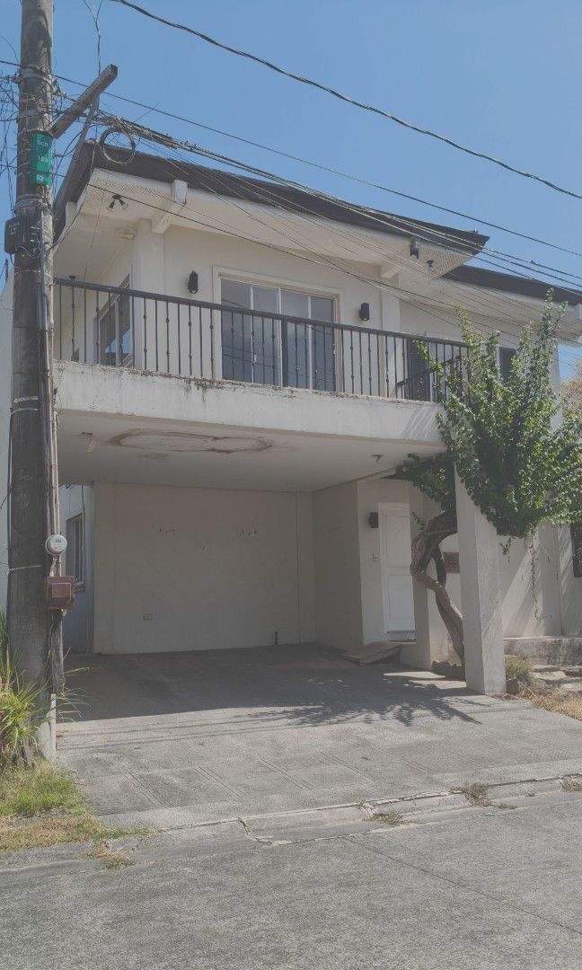 Rush Verdana Daanghari (Category: House & Lot) located in Santa Rosa. Submitted by gem.juguilon (Listing ID 1430642764, Image 1). Description: Rush sale Verdana old House lot 233sqm den or guest experience pom with powder room 3bedrooms with TB maids room with TB. more details and viewing please DM lot for sale 203at 90K persqm near clubhousr.