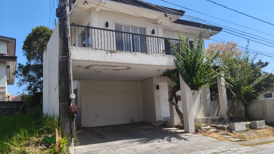 Rush Verdana Daanghari (Category: House & Lot) located in Santa Rosa. Submitted by gem.juguilon (Listing ID 1430642764, Image 2). Description: Rush sale Verdana old House lot 233sqm den or guest experience pom with powder room 3bedrooms with TB maids room with TB. more details and viewing please DM lot for sale 203at 90K persqm near clubhousr.