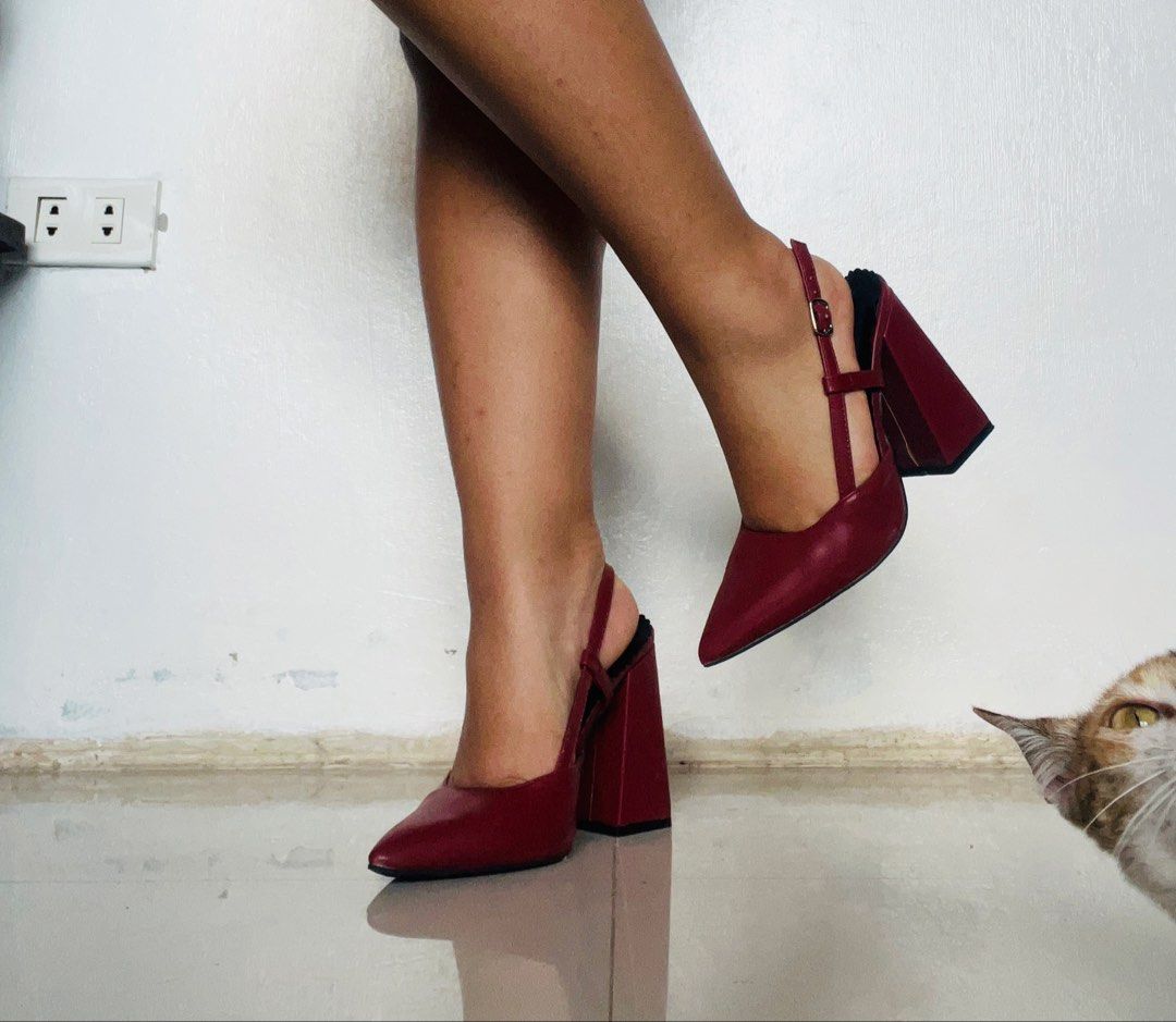 SHEIN Burgundy Block Pointed SlingBack Heels (Category: Heels) located in Manila. Submitted by rndmstuffzbya (Listing ID 1430663677, Image 2). Description: super sexy sa paa and very nice, used once lang. bagong bago pa po ang quality and halata naman sa pic and yung soles hindi masyadong gamit at madumi. i got this on sale mga 700+ sa black app bow selling for 500 kasi hindi ko na ginagamit. adjustable yung sling, 9cm yung heel nya pero since bl